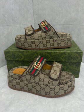 Gucci GG Plataforma Slider com Double Bege Sandália